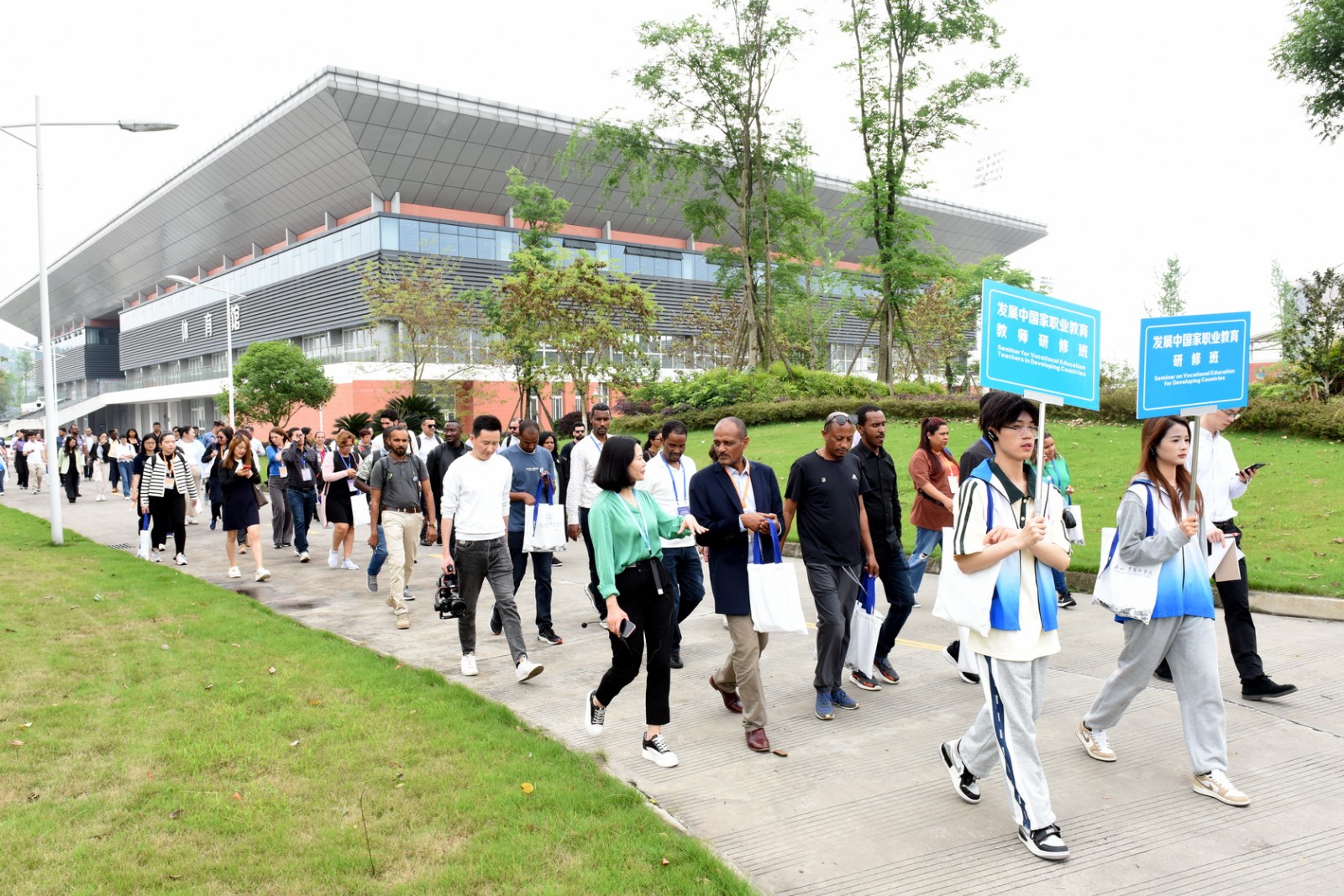 1Q1323E552.jpg 1Q1323E552.jpg