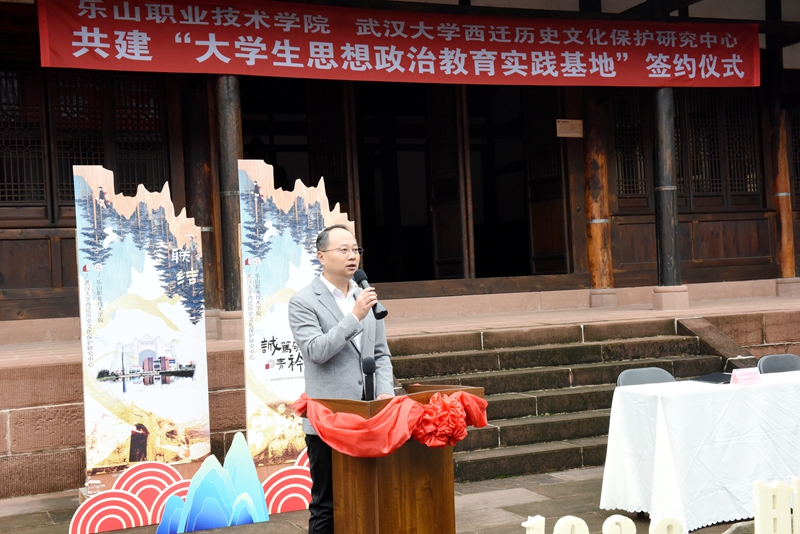 张佳.jpg 张佳.jpg