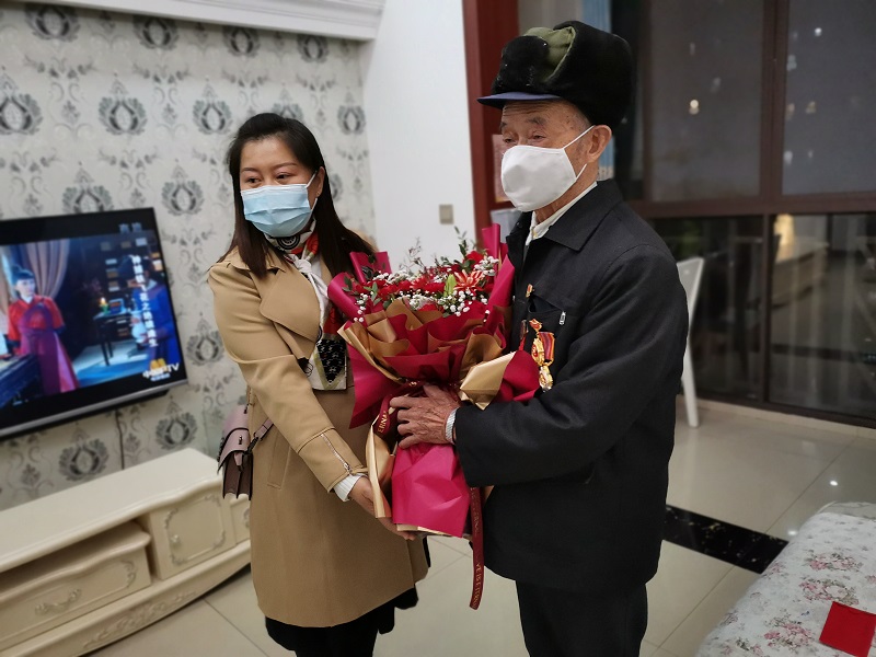 献花3.jpg 献花3.jpg