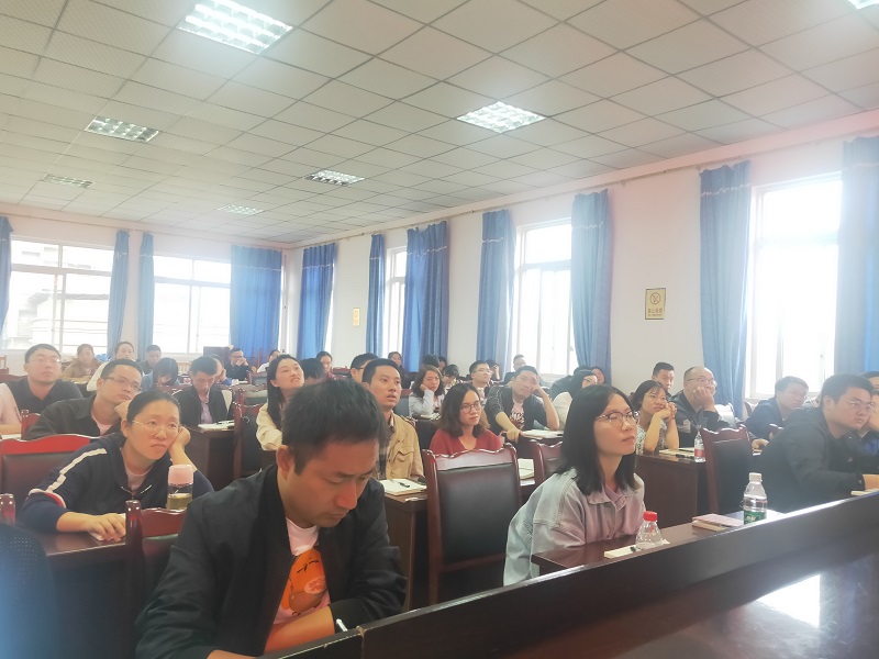 3 培训学员认真听讲.jpg 3 培训学员认真听讲.jpg